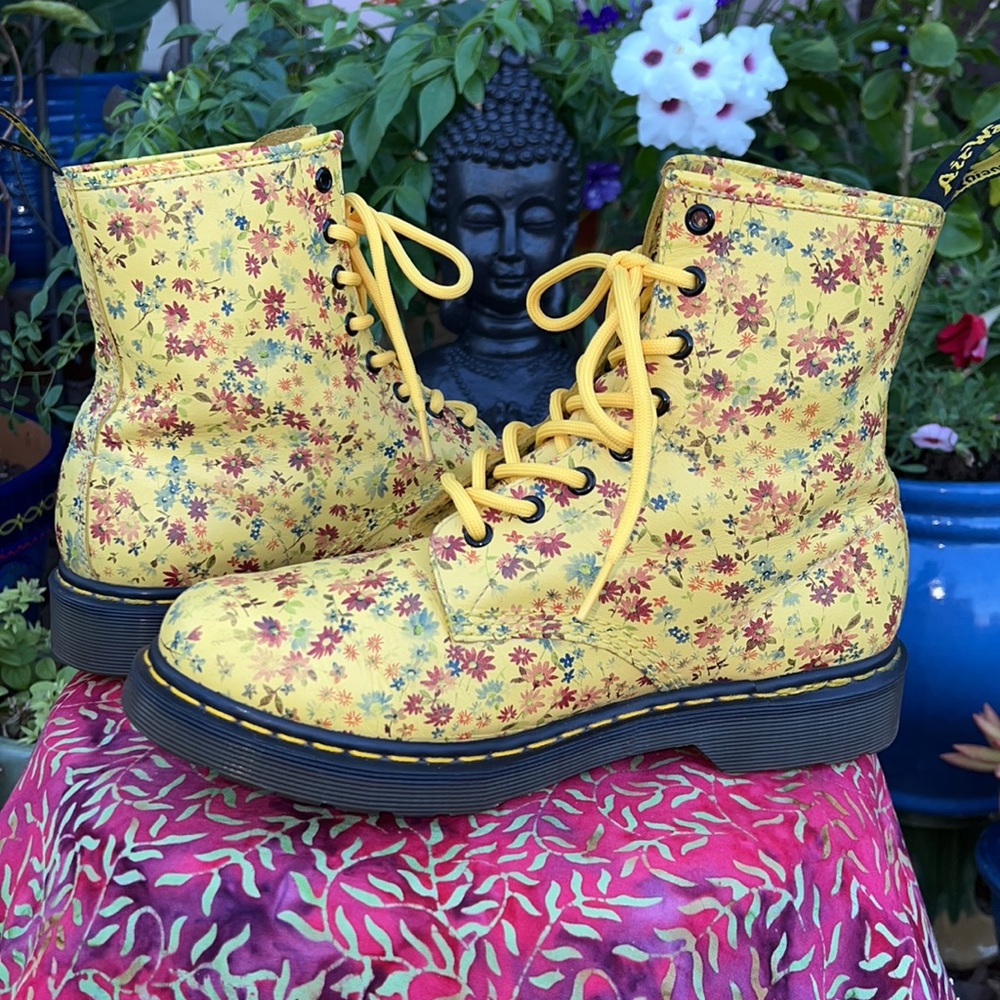 ☀️ 🌺 Dr. Martens 1460 Sunshine Yellow Daisy Floral Boots 🌺☀️ - Picture 13 of 17